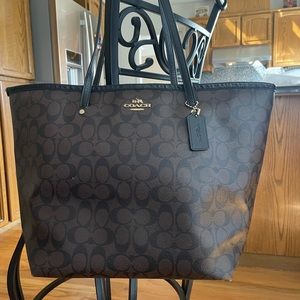Authentic Coach tote, great condition.